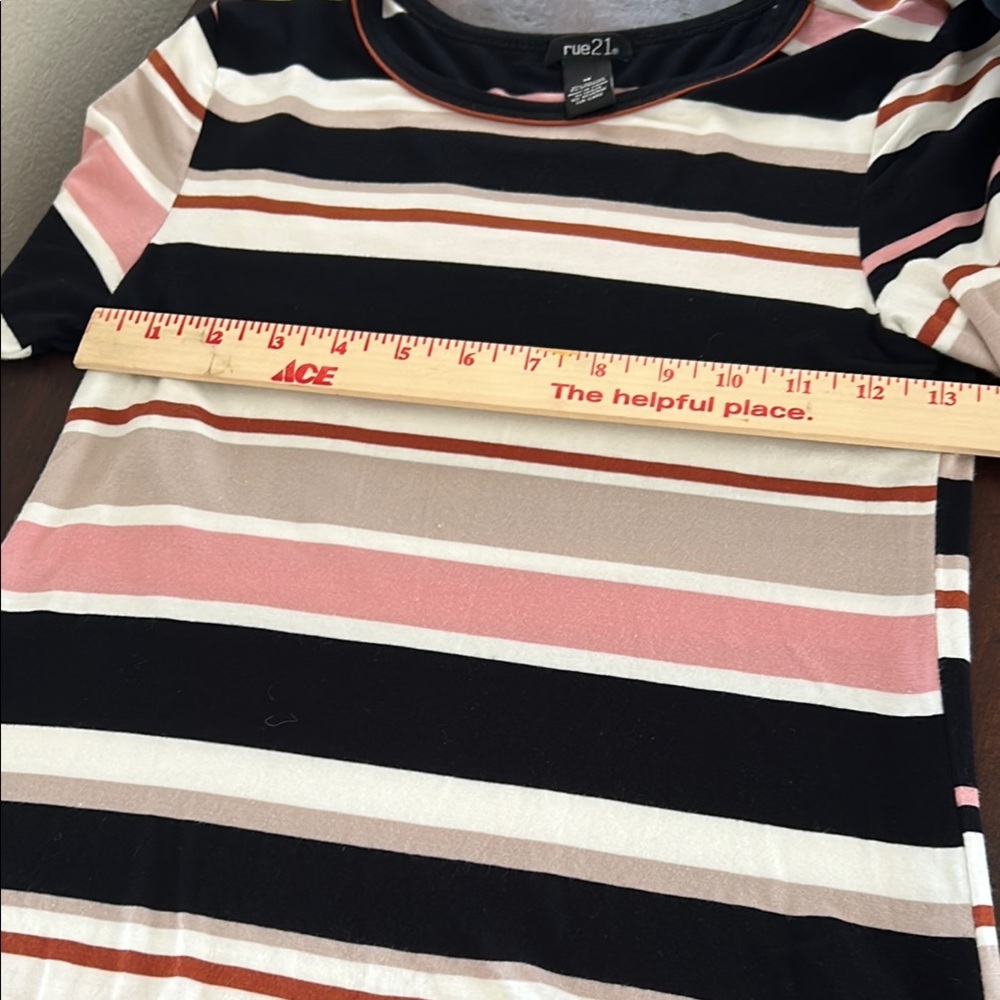 Rue21 Fitted Ribbed Black and White Short Sleeve Tee - Picture 4 of 7